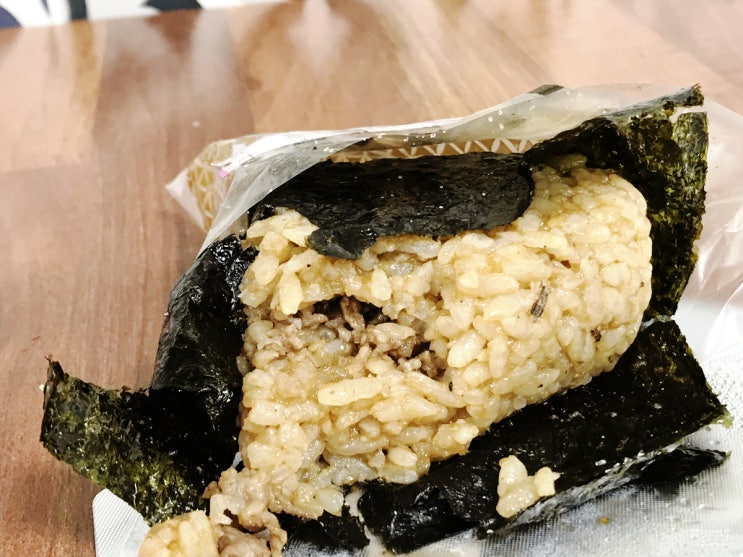  집밥은씨유 우삼겹 삼각김밥 저렴한 가격에 잘먹어따
