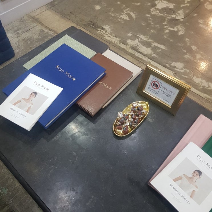  <드레스4>리안마리: 피팅룸 대기공간