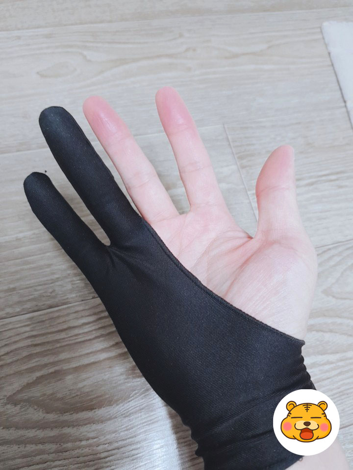  태블릿 장갑으로 부드럽게 그림 그리기