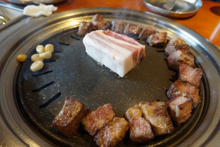  상수역 맛집 - 봉우계단집, 최강 두툼한 삼겹살이 있는 홍대고기집