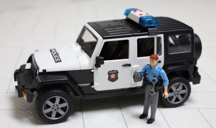 [브루더 경찰차 (BR02526)] Jeep Wrangler Unlimited Rubicon : 장난감 자동차 디테일의 끝판 왕