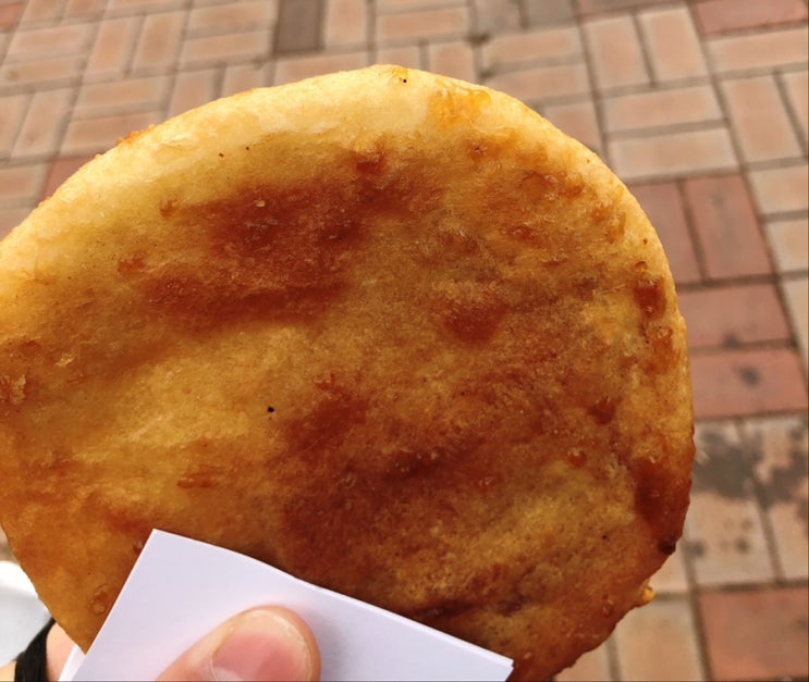 청주 시내에서 쫄쫄이호떡 먹었어요. From.쫄쫄호떡 청주 시내에서 쫄쫄이호떡 먹었어요. From.쫄쫄호떡