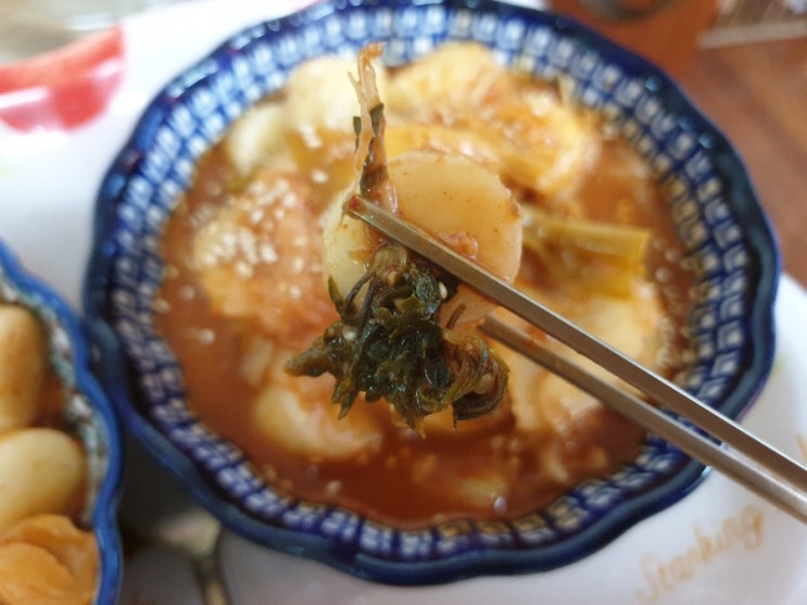 가래떡으로 냉이향 가득한 떡볶이와 떡꼬치 만들어 먹는 방법. 국민간식 JMT 떡볶이 레시피 대방출.