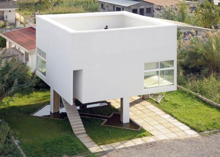 필로티구조 옥상 아트리움 개구부 모던주택 도무스 평지붕 천창 임플루비움 수조 필로티구조 옥상 아트리움 개구부 모던주택 도무스 평지붕 천창 임플루비움 수조