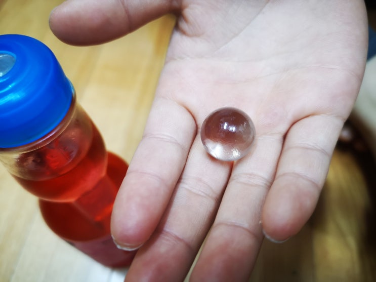  라무네 구슬 쉽게 빼는 법~ 이렇게 하면 간단하게 구슬을 뺄 수 있어요! 이마트 노브랜드 라무네 사이다 후기~ | 알쓸리뷰X상품