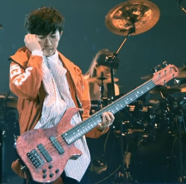 L Arc En Ciel Live Arena Tour Mmxx 에서 Tetsuya가 사용한 베이스 목록 네이버 블로그