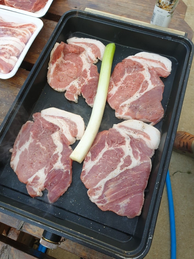 통영에서 가장 유명한 섬 한산도 ^^ 장작지 마을 낚시보다 고기 (삼겹살/목살) 통영에서 가장 유명한 섬 한산도 ^^ 장작지 마을 낚시보다 고기 (삼겹살/목살)