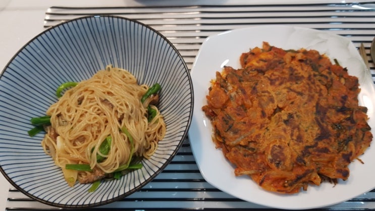 오늘의 집밥 메뉴 : 간장 비빔국수 / 파 김치전 / 비오는날 어울리는 저녁 메뉴 조합 오늘의 집밥 메뉴 : 간장 비빔국수 / 파 김치전 / 비오는날 어울리는 저녁 메뉴 조합
