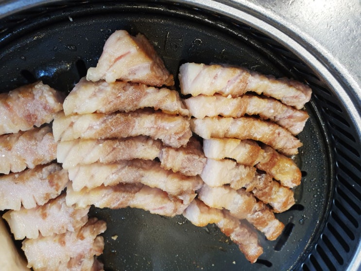  라페스타에 위치한 맛찬들 미식가 삼겹살 !