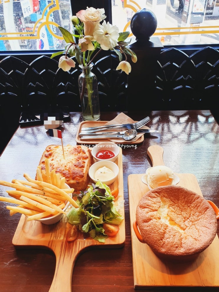  [남포동맛집] 분위기좋은 남포동카페, 디저트가 맛있는 남포동디저트카페 , 꽃이 있는 따뜻한 카페, 쁘띠갸또 - storyduck_로컬에디터