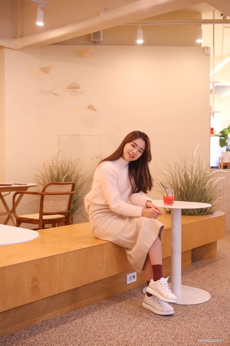 로우탑스니커즈 무크 여자스니커즈와 함께한 데이트코디