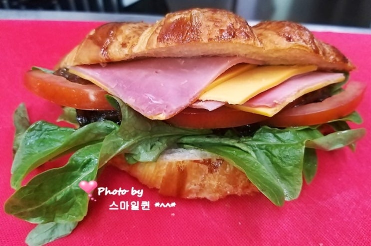  집콕 간식 - 크로아상 양파잼 샌드위치 만들기~