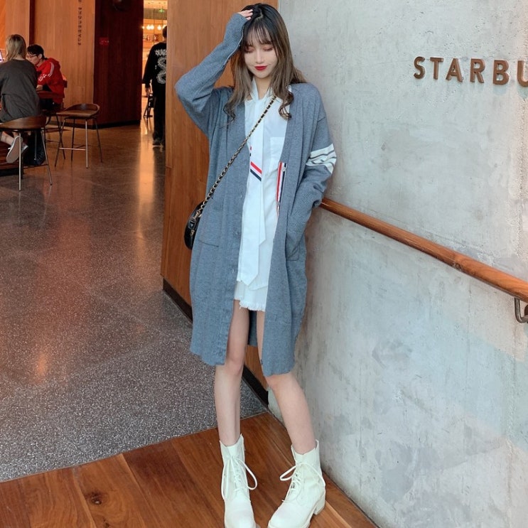  혜자템 상품톰브라운가디건관련 -엔라인 여성 Thom Browne tb시리즈 브이넥롱가디건 4줄N532