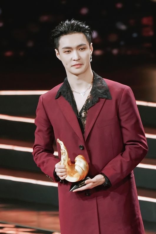 Feb 28, 2020: EXO's Lay Makes Meaningful 20 Million Won Donation for COVID-19 – 'We Are One' [Exclusive]