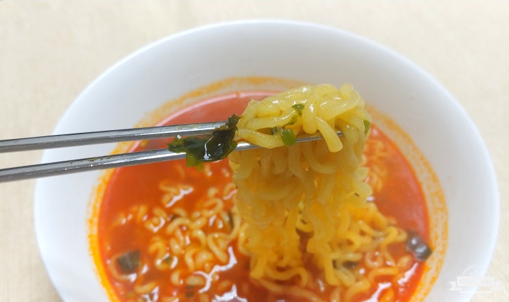  불타는 고추짬뽕! 얼큰하고 엄청 매운 라면~ 맛있어~