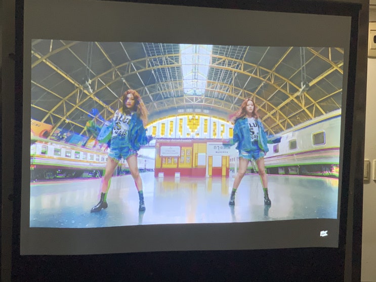  안방을 영화관 같이 빔프로젝터 천장설치