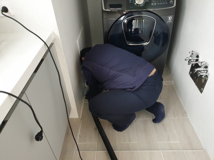  하수관 배과 내부 기름과 슬러지 제거