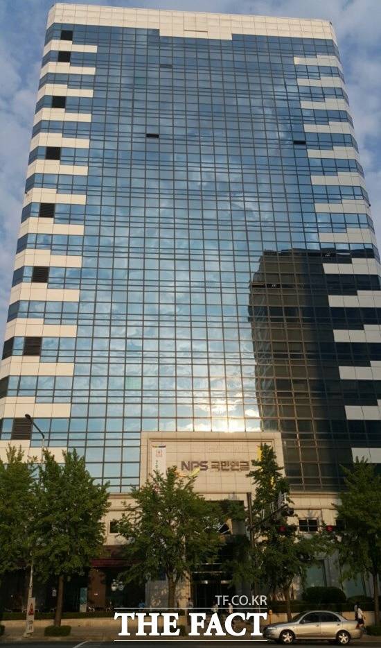 국민연금, 수익률 '역대 최고' 기록했지만···안정성 논란 '여전' 국민연금, 수익률 '역대 최고' 기록했지만···안정성 논란 '여전'