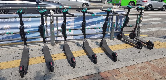 자동차보험 못드는 전동킥보드, '손목치기' 표적됐다 자동차보험 못드는 전동킥보드, '손목치기' 표적됐다