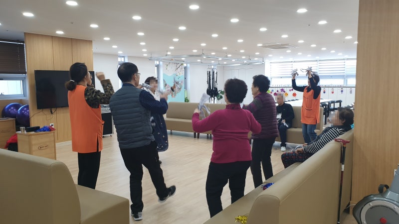 노인유치원 설립 조건: 노인주간보호센터의 창업 조건은?