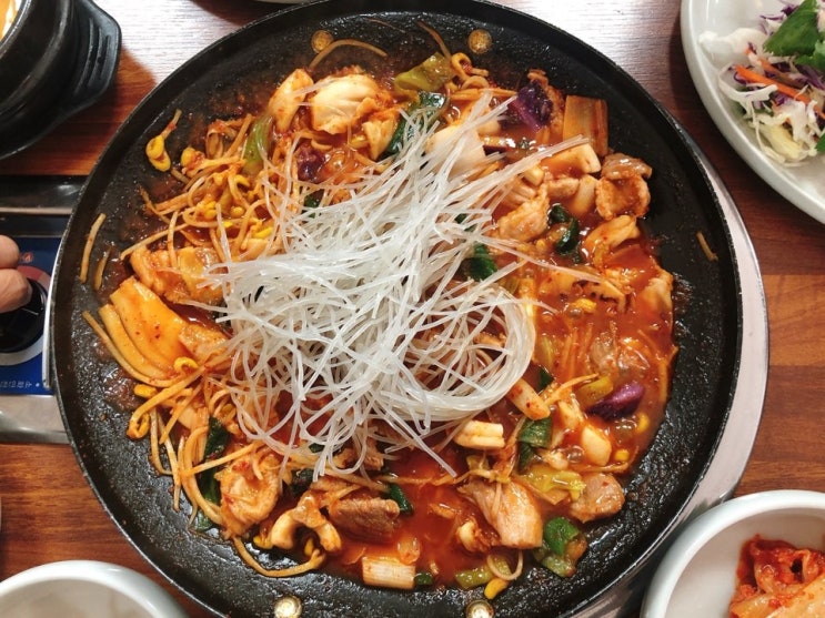 청주 용암동에서 쌈밥 먹었어요. Form.영동쌈밥 청주 용암동에서 쌈밥 먹었어요. Form.영동쌈밥