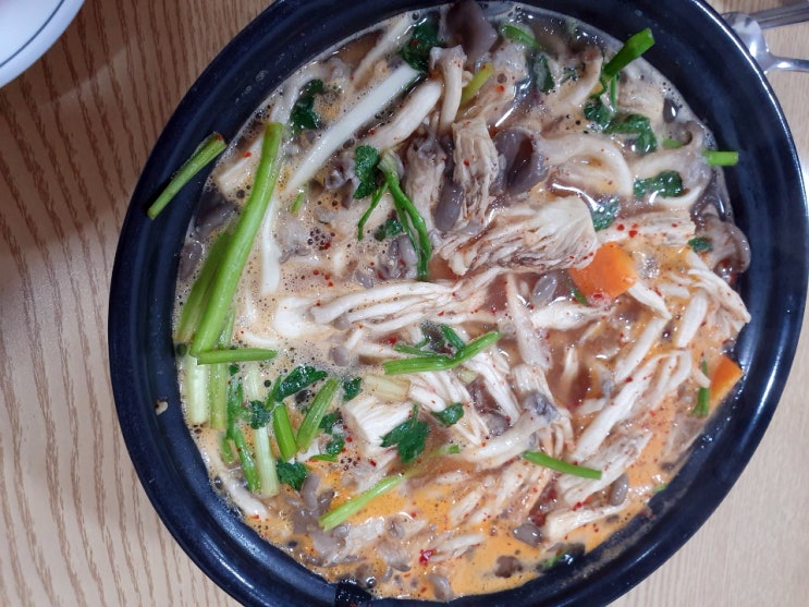  김포 공항에 위치한 공항칼국수!!버섯 칼국수