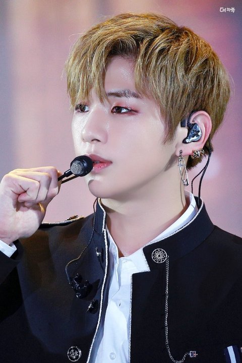 강다니엘 인스타그램에 올라온 춤 연습 영상 강다니엘 인스타그램에 올라온 춤 연습 영상