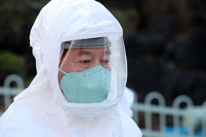“땀에 젖은 채 의료봉사”… ‘의사’ 안철수, 존재감 반등 “땀에 젖은 채 의료봉사”… ‘의사’ 안철수, 존재감 반등