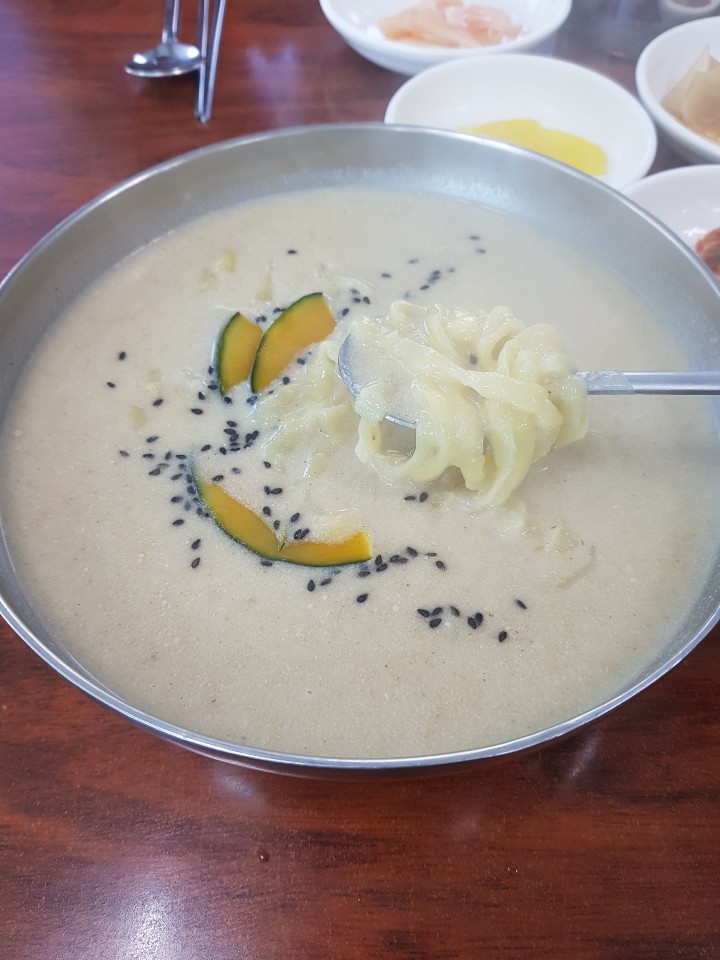  몸에 좋은 들깨칼국수집 다녀왔어요