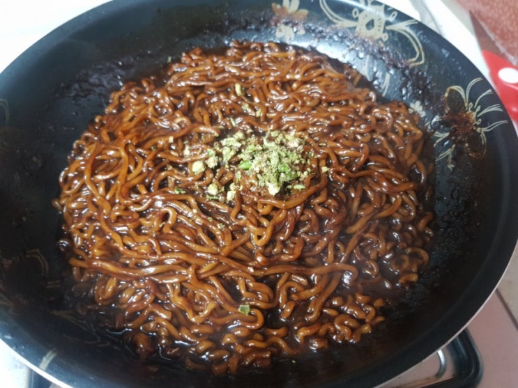  불타는 고추짜장라면 맛있게 끓이는 법