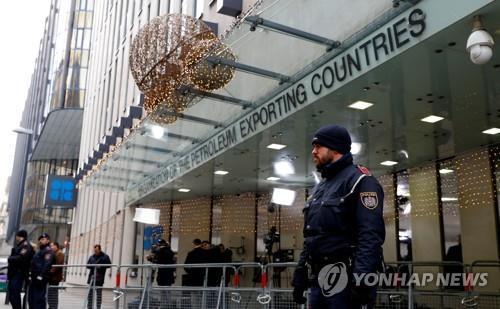 OPEC+, 코로나19에 석유 추가감산 논의…러시아는 난색 OPEC+, 코로나19에 석유 추가감산 논의…러시아는 난색