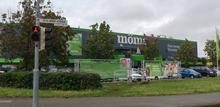 2019 10 Mömax 가구점과 Berliner Luft