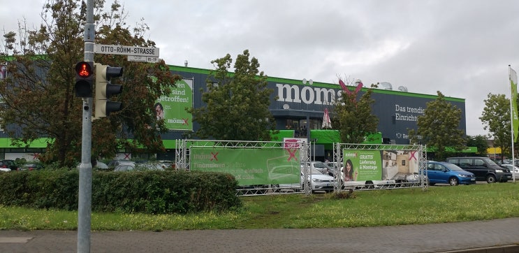  2019 10 Mömax 가구점과 Berliner Luft