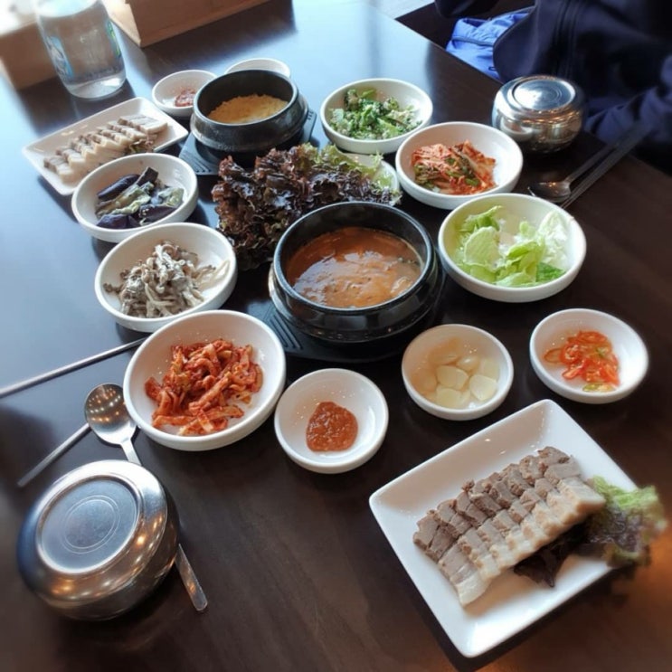 산본 보쌈정식이 유명한 산 넘어 남촌 산본 보쌈정식이 유명한 산 넘어 남촌