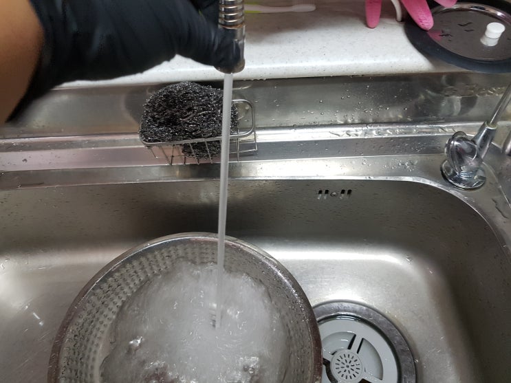  변기가 막힌 원인은 물티슈였네요