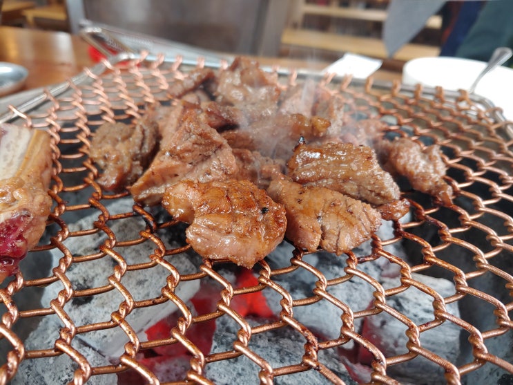  은평구청맛집 - 동굴과화로구이. 16년 저력의 고기맛 제대로 보고 왔어요.