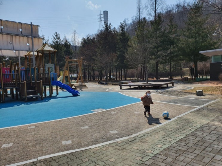  사람없는 인적드문 난지천공원 유아놀이터