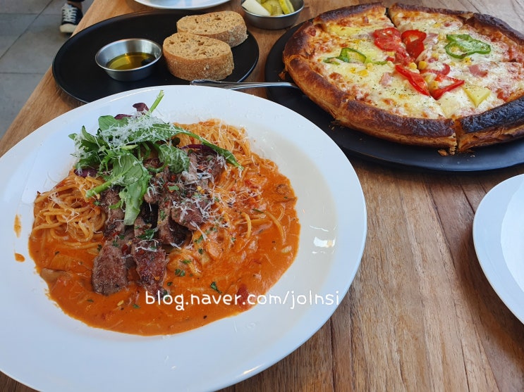  [대전 데이트장소]비래키키 비래동 수영장카페 휴양지 느낌과 맛있는 브런치로 파스타 피자!