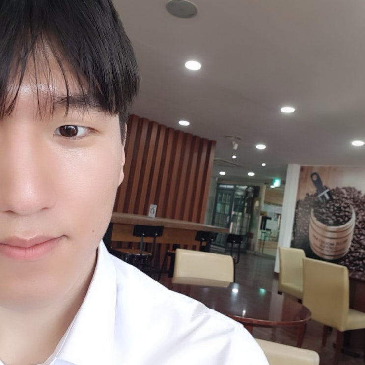  코로나 여파로 시립대 교내카페에도 사람이 없다