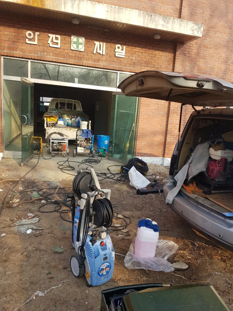  남양주 공장외벽 외부 적벽돌 이끼 곰팡이 백화 고압세척 현장