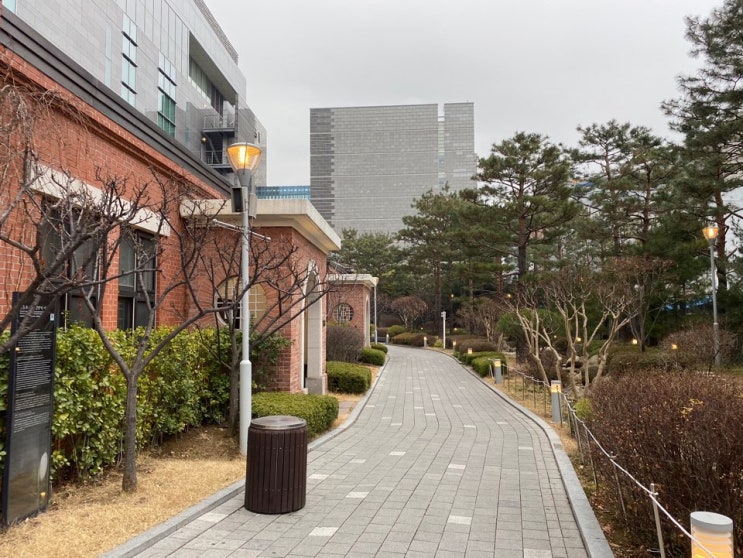  영등포 타임스퀘어점 오월의 종, 커피 리브레 카페에서 오늘의 커피 먹고 온 후기