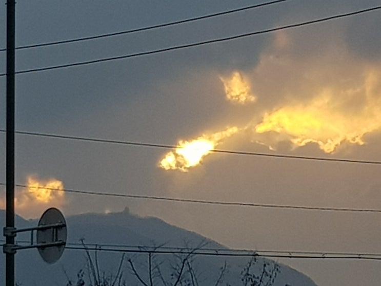 구름이 해를 먹다
