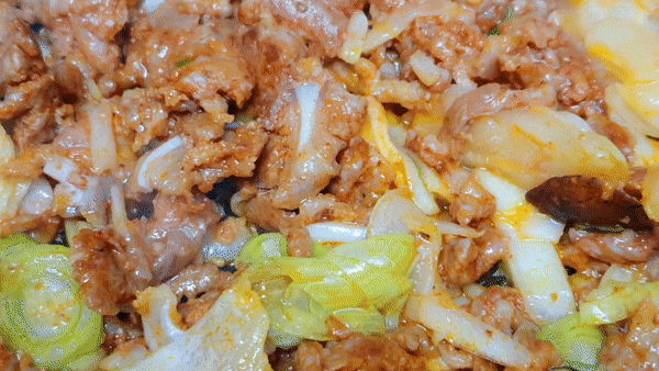  오돌뼈 덮밥, 간편하게 야식 준비하기!
