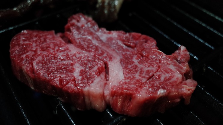 좋아하는 고기 : 돼지고기, 소고기? 고기 중 제일은 '남이 구워주는' 고기