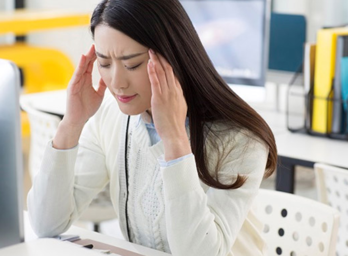 머리 지끈지끈… 내가 겪는 '두통'의 원인은? / 일어날 때 어질어질~ 기립성 저혈압, 예방법 있나? / 밤에 불 켜놓고 자나요? 감염 취약한 당뇨병 환자 될지도