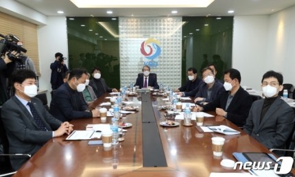 KBO, 프로야구 개막 4월 중으로 잠정 연기 KBO, 프로야구 개막 4월 중으로 잠정 연기