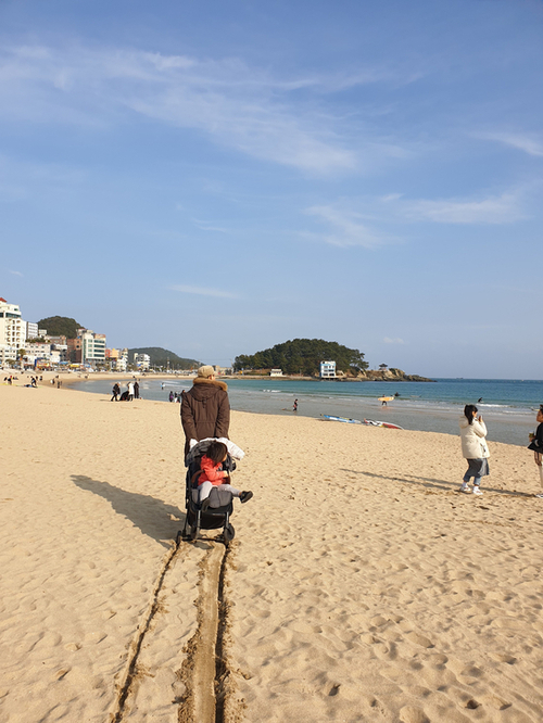  부산 송정해수욕장 해변에서 놀기