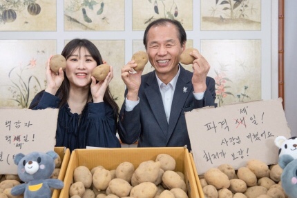 강원 감자 ‘10kg 5천원’ 인기 폭발! 주문 ‘감자’합니다~ | 한겨레신문