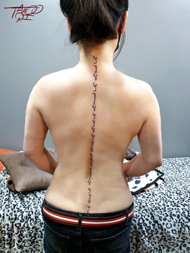 섹시한 위치 의미있는 '척추 레터링타투' (by. 오산타투디자인) : 네이버 블로그, image size:800x1067