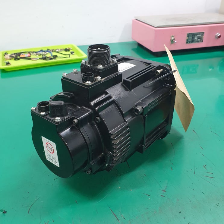  SGMRV-13ANA-YR21, 서보모터